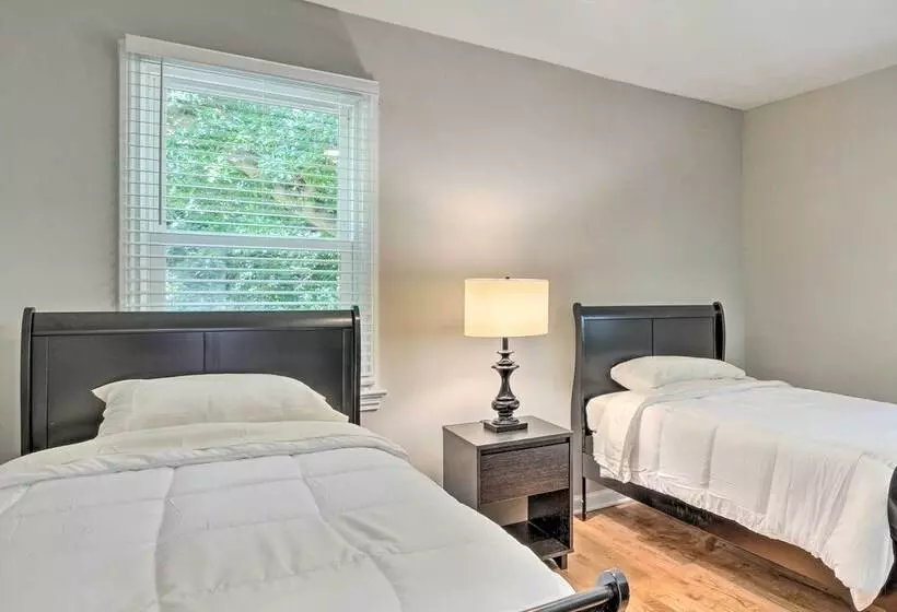 Family Friendly Atlanta Home ~ 3 Mi To Downtown!