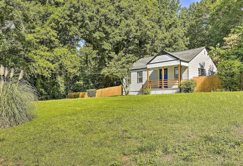 Family Friendly Atlanta Home ~ 3 Mi To Downtown!