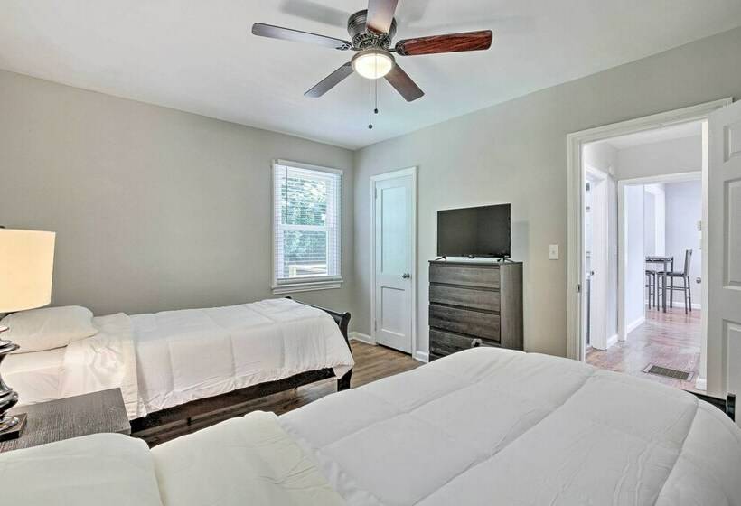 Family Friendly Atlanta Home ~ 3 Mi To Downtown!