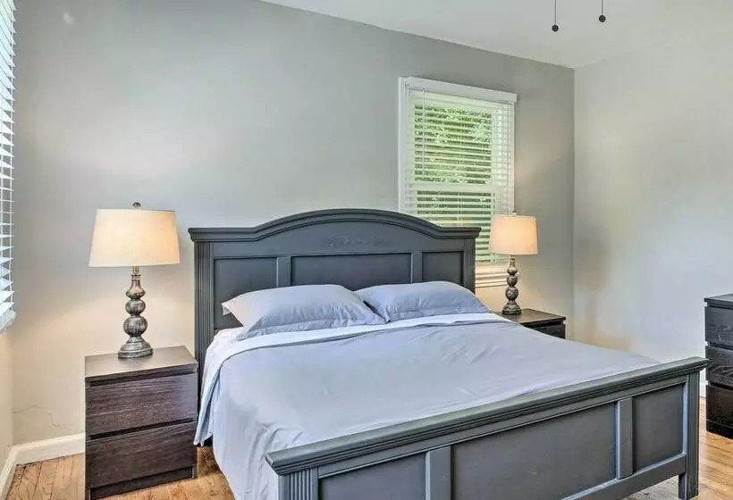 Family Friendly Atlanta Home ~ 3 Mi To Downtown!