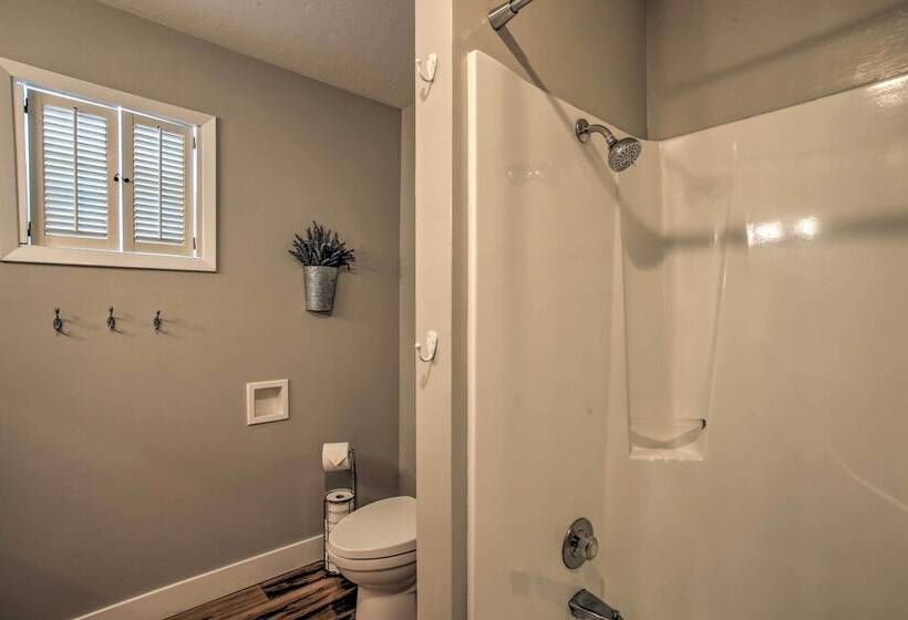 Hillside Home W/ Dock ~ 8 Mi To Coeur D Alene!