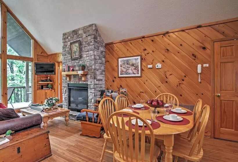 Idyllic Cabin W/ Hot Tub < 2 Mi To Dollywood!