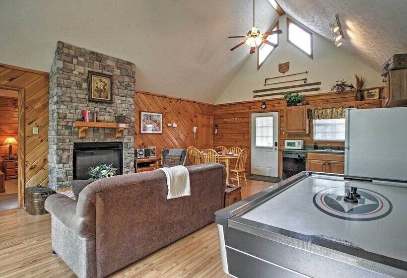 Idyllic Cabin W/ Hot Tub < 2 Mi To Dollywood!