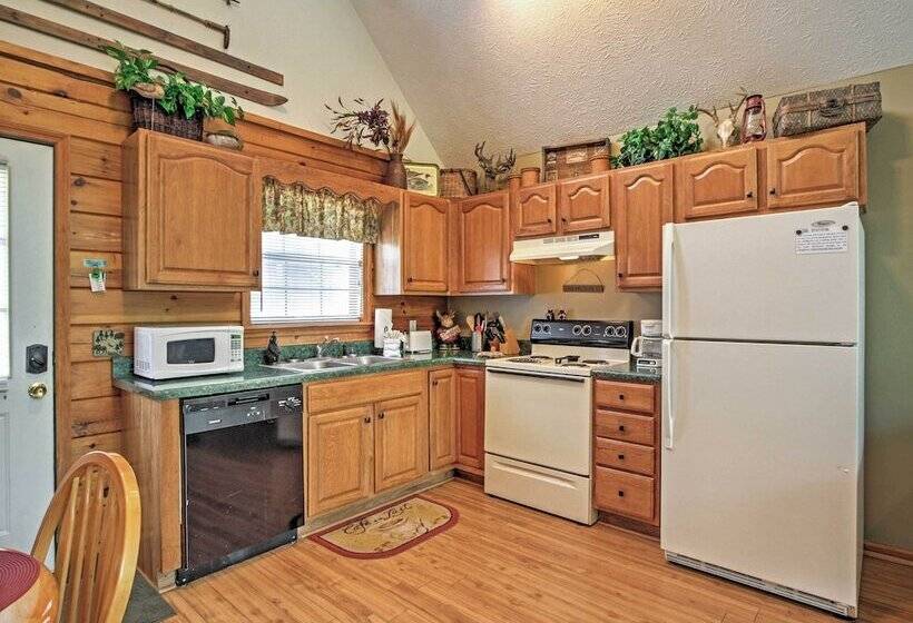 Idyllic Cabin W/ Hot Tub < 2 Mi To Dollywood!