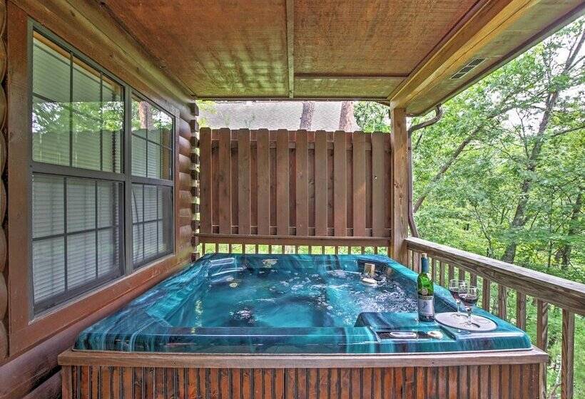 Idyllic Cabin W/ Hot Tub < 2 Mi To Dollywood!