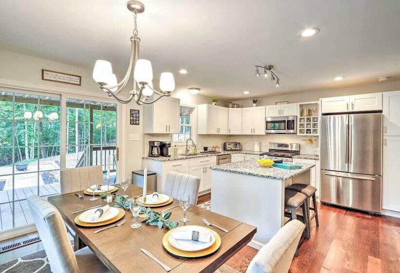 Warne Retreat W/ Hot Tub & Fire Pit!