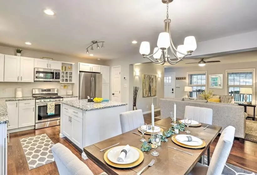 Warne Retreat W/ Hot Tub & Fire Pit!