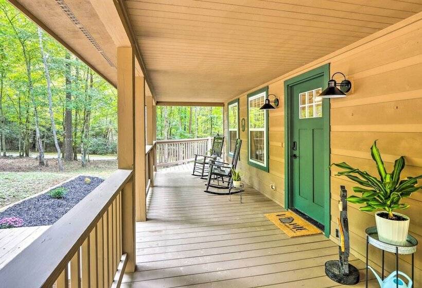 Warne Retreat W/ Hot Tub & Fire Pit!