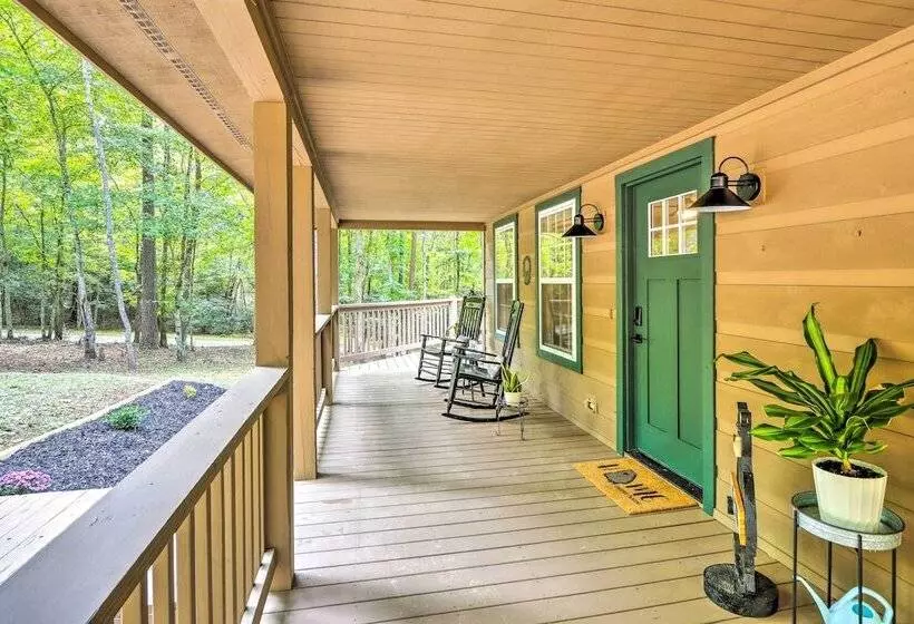 Warne Retreat W/ Hot Tub & Fire Pit!