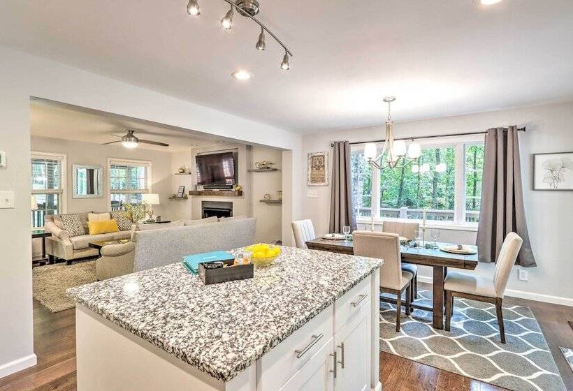 Warne Retreat W/ Hot Tub & Fire Pit!