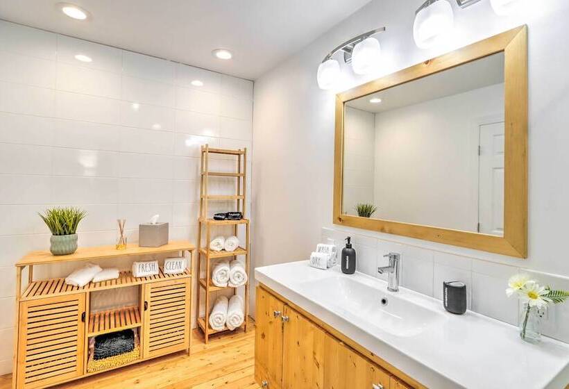 Warne Retreat W/ Hot Tub & Fire Pit!