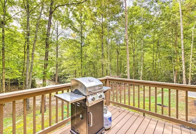 Warne Retreat W/ Hot Tub & Fire Pit!