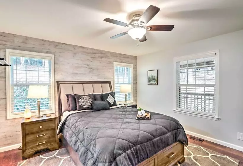 Warne Retreat W/ Hot Tub & Fire Pit!