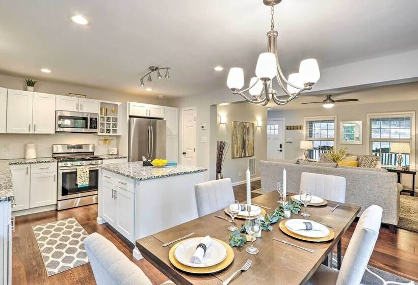 Warne Retreat W/ Hot Tub & Fire Pit!