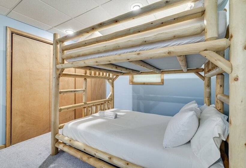 Swim, Hike & Unwind: Resort Cabin In Lake Ariel!