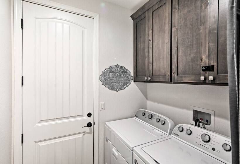 Luxe Home W/ Ohv Access, 5 Mi To Lake Mohave!