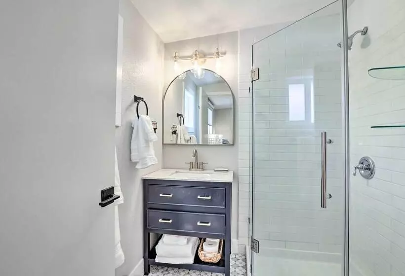 Midtown Reno Oasis W/ Private Hot Tub & Fire Pit