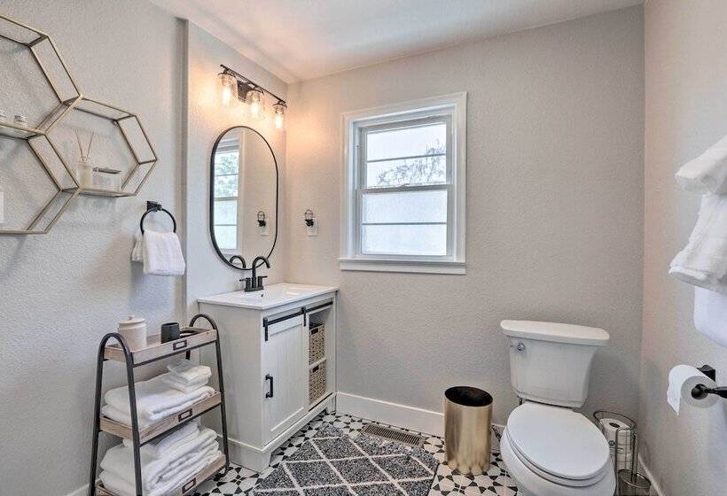 Midtown Reno Oasis W/ Private Hot Tub & Fire Pit