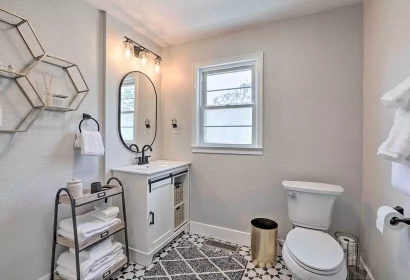 Midtown Reno Oasis W/ Private Hot Tub & Fire Pit