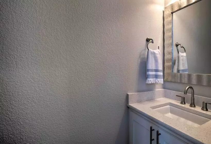 Modern Lake Travis Haven W/ Resort Amenities!