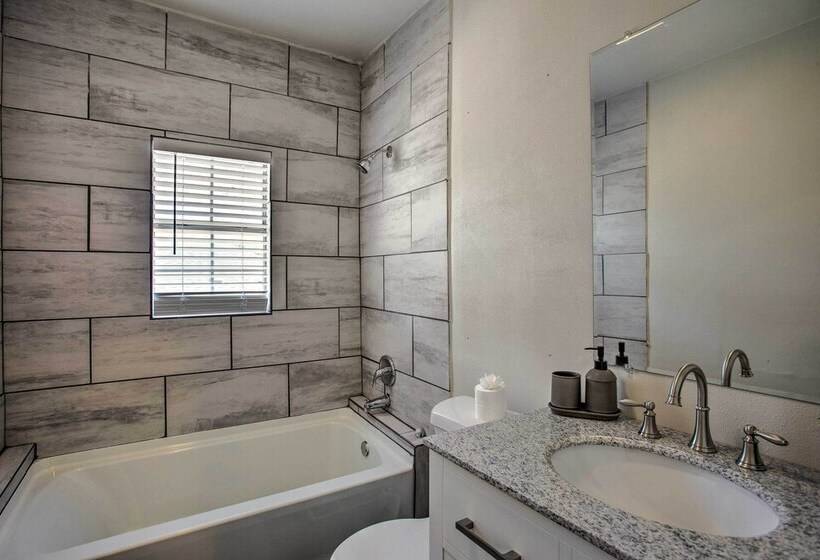 Pet Friendly Dallas Home: Close To Downtown!