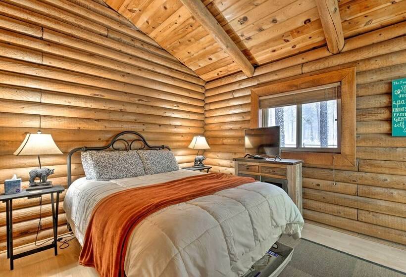 11 Mi To Rainbow Lake: Family Home W/ Large Yard