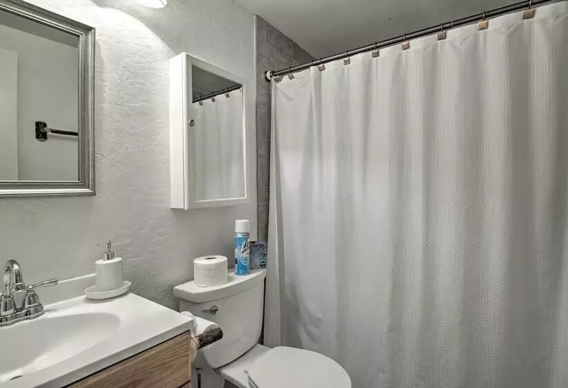 11 Mi To Rainbow Lake: Family Home W/ Large Yard