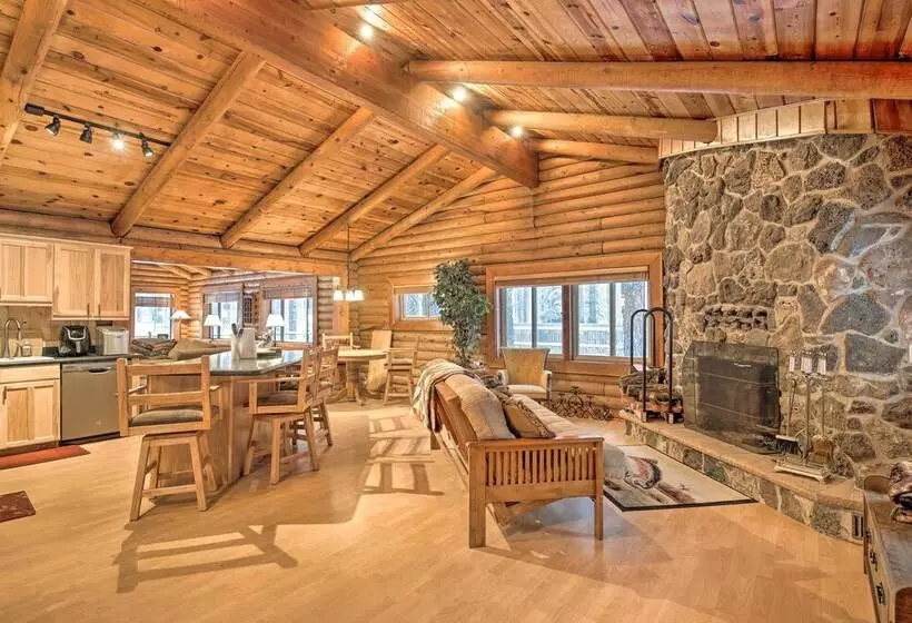 11 Mi To Rainbow Lake: Family Home W/ Large Yard