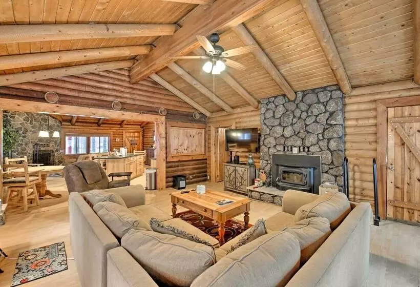 11 Mi To Rainbow Lake: Family Home W/ Large Yard