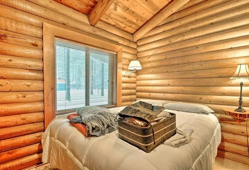 11 Mi To Rainbow Lake: Family Home W/ Large Yard