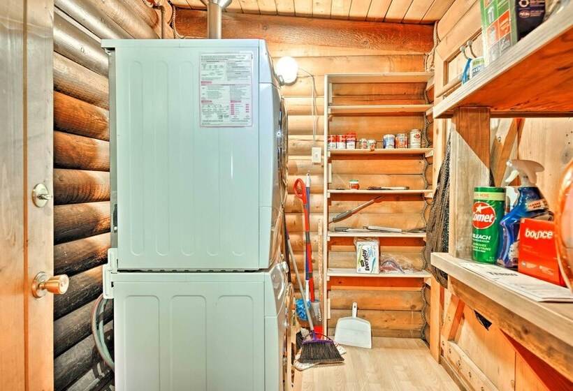 11 Mi To Rainbow Lake: Family Home W/ Large Yard