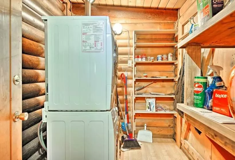 11 Mi To Rainbow Lake: Family Home W/ Large Yard