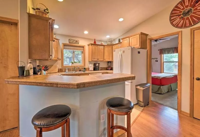 Rustic Mccall Cabin W/ Private Hot Tub & Deck!