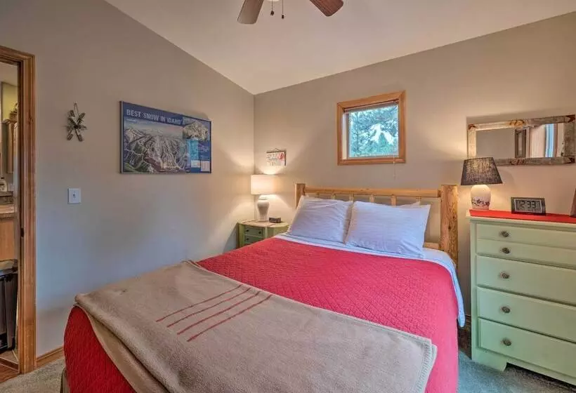Rustic Mccall Cabin W/ Private Hot Tub & Deck!