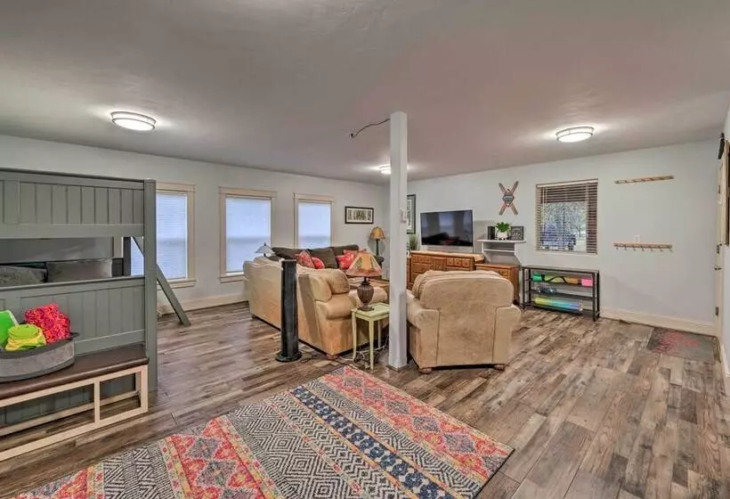 Rustic Mccall Cabin W/ Private Hot Tub & Deck!