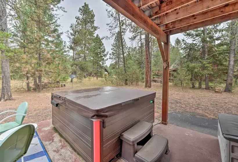 Rustic Mccall Cabin W/ Private Hot Tub & Deck!