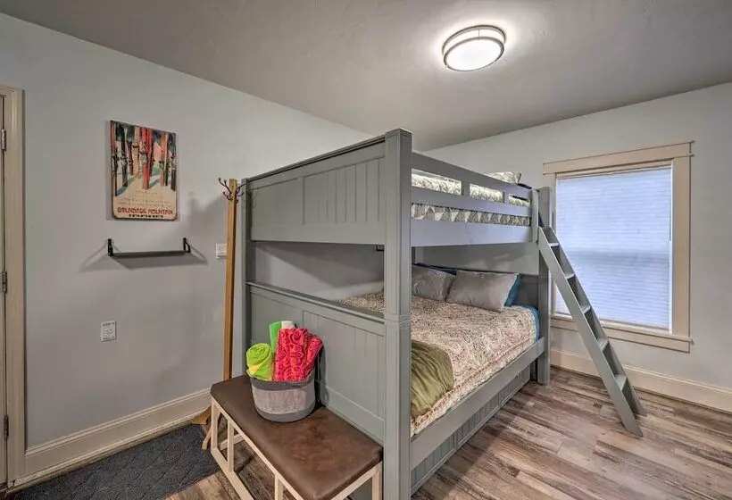 Rustic Mccall Cabin W/ Private Hot Tub & Deck!