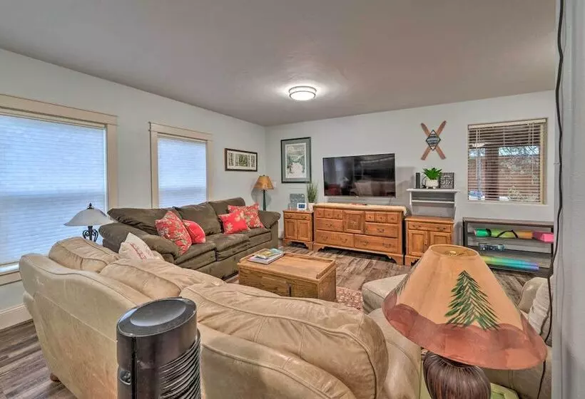 Rustic Mccall Cabin W/ Private Hot Tub & Deck!