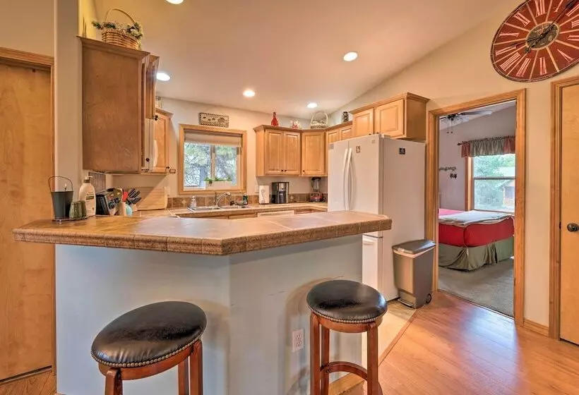 Rustic Mccall Cabin W/ Private Hot Tub & Deck!