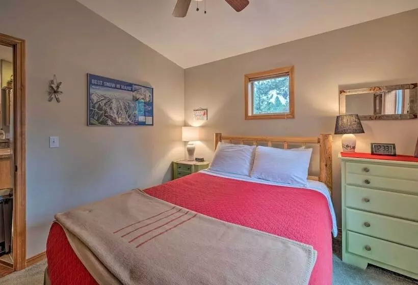 Rustic Mccall Cabin W/ Private Hot Tub & Deck!
