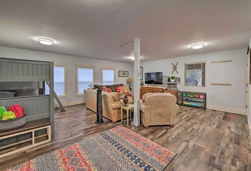 Rustic Mccall Cabin W/ Private Hot Tub & Deck!