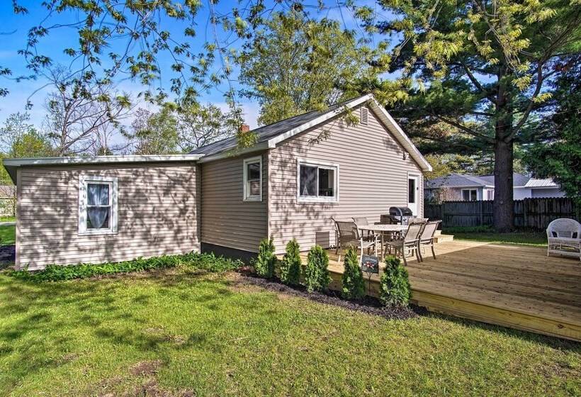 Scenic Ludington Home ~ 1 Mi To Lake Michigan