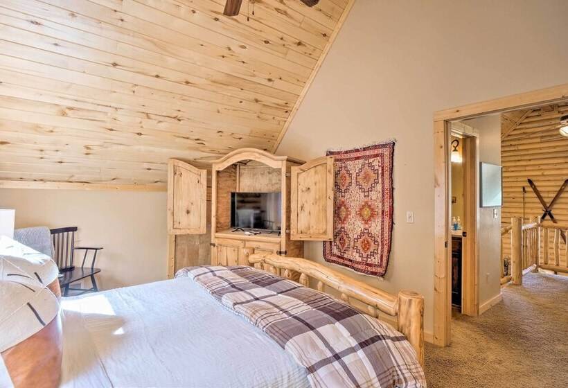 Secluded Alma Log Cabin W/ Hot Tub & Mountain View