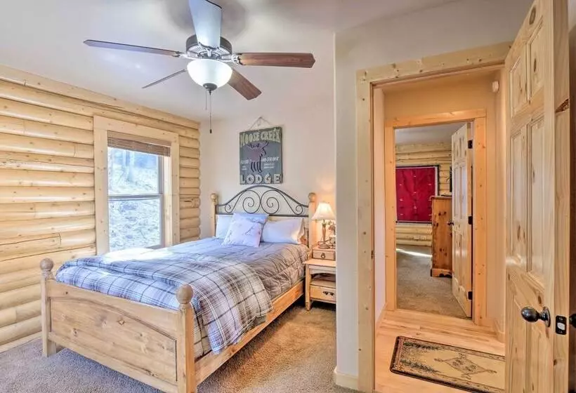 Secluded Alma Log Cabin W/ Hot Tub & Mountain View