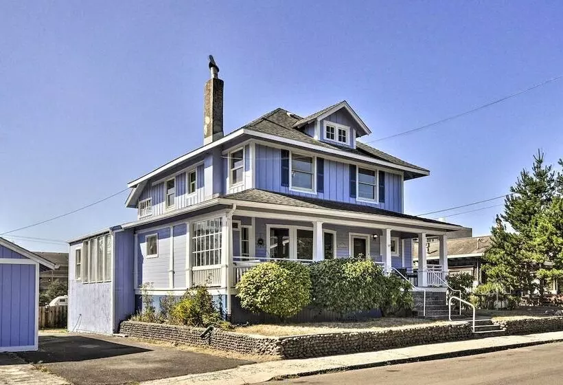 Sunny Seaside Home: Walk To Beach & Promenade