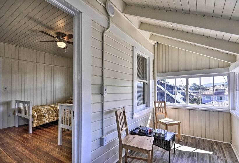 Sunny Seaside Home: Walk To Beach & Promenade