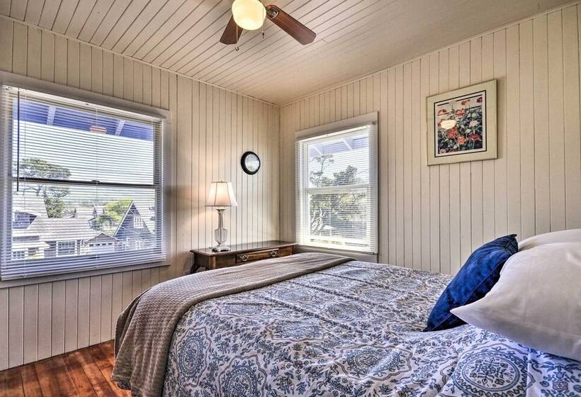 Sunny Seaside Home: Walk To Beach & Promenade