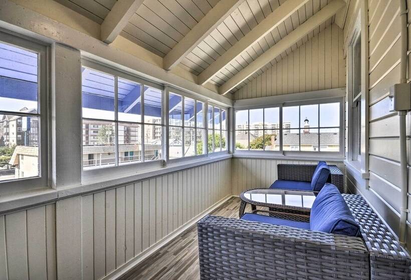 Sunny Seaside Home: Walk To Beach & Promenade