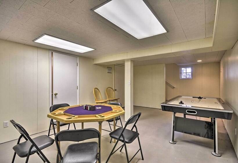 Sunny Seaside Home: Walk To Beach & Promenade