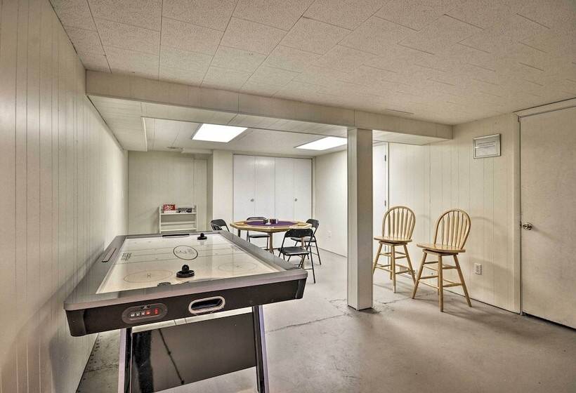 Sunny Seaside Home: Walk To Beach & Promenade